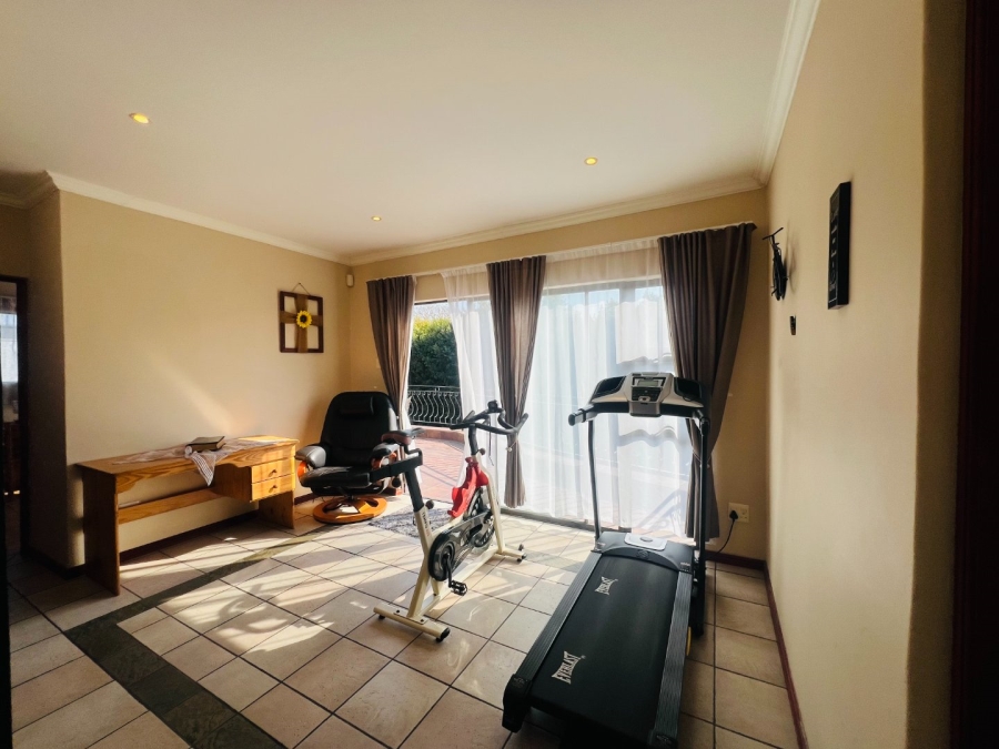 8 Bedroom Property for Sale in Rooi Rivier Rif Western Cape